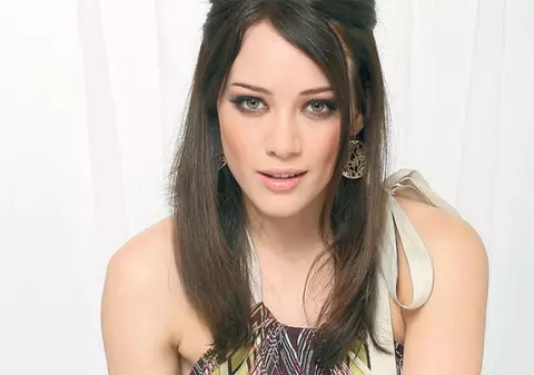 Hilary Duff va scrie cărţi pentru adolescenţi