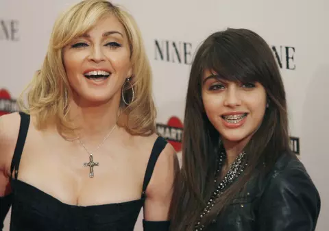 Madonna şi Lourdes creează haine pentru copii 