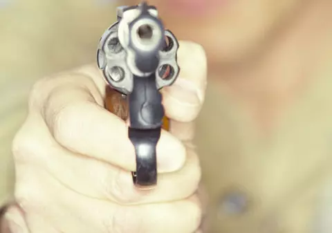 A tâlhărit 11 persoane şi s-a ales cu... 6 dolari