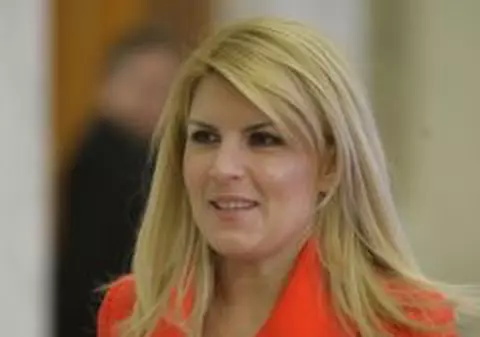 Elena Udrea vrea să-şi liciteze cadourile primite ca ministru