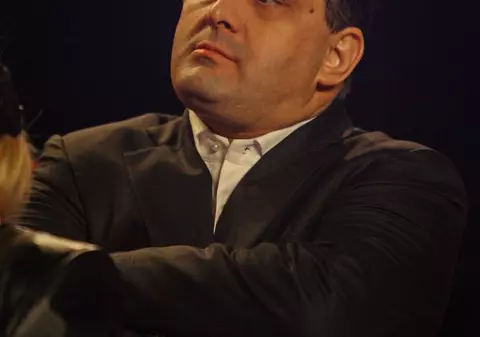 Vanghelie după ce l-a pupat pe Năstase: "Mă adaptez, ce dracu' să fac, să mor?"