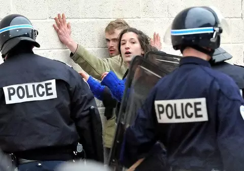 Un cuplu de români, prins la furat de laptopuri în Belgia