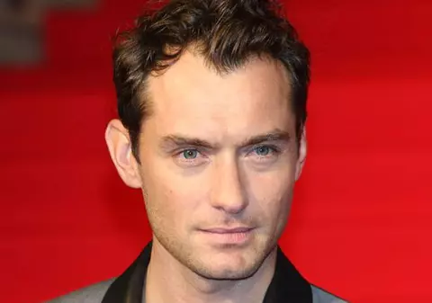Jude Law îşi va vedea copilul de două ori pe an 