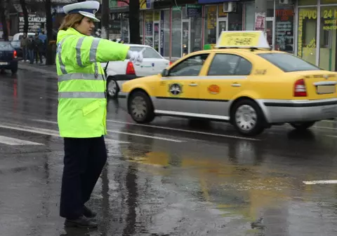 Un poliţist care s-a urcat beat la volan a fugit de agenţii rutieri