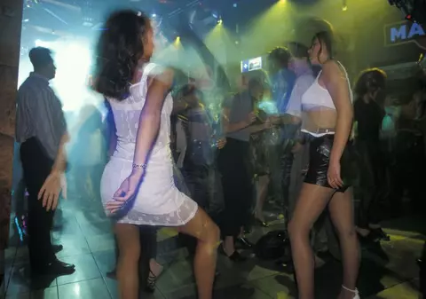 O discotecă a fost amendată pentru discriminare