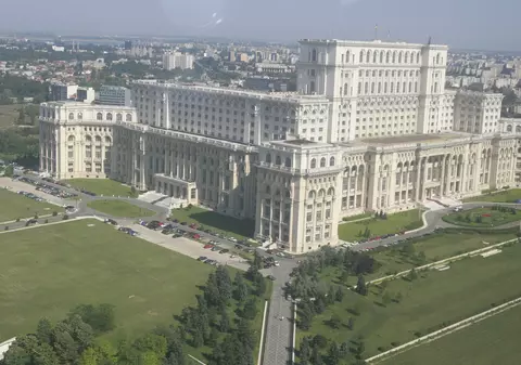 Acoperişul şi subsolul Casei Poporului, deschise publicului