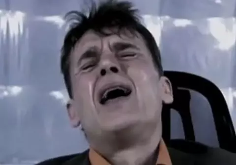 Video / Show TV sinistru în Franţa, în care concurenţii pot "omorî" actorul 