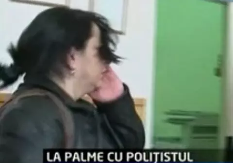 Profesoara care a pălmuit un poliţist, exclusă din învăţământ