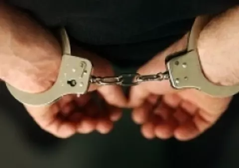 Bărbatul reţinut pentru ameninţarea cu bombă suferă de schizofrenie