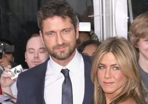 Gerard Butler îi face farse mamei sale: "M-am căsătorit"