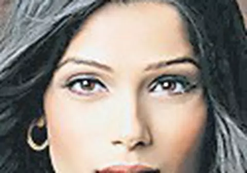 Freida Pinto, noua fată Bond?