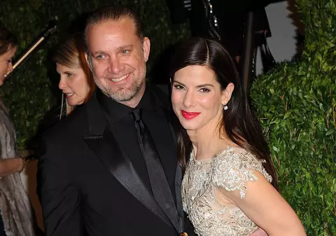 Sandra Bullock infirmă că ar fi contactat un avocat specializat în divorţuri