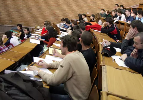 Au închis centrul de pregătire pentru şomeri după o zi