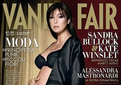 Monica Bellucci a pozat aproape goală, însărcinată în şase luni 