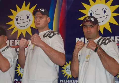 Spectacol cu JoJo Dan, "Valuev de România" şi "Nepotul lui Pele"