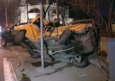 Doi răniţi într-un accident produs de un angajat al Ambasadei Mexicului