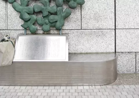 Cerşetor cu vilă şi maşină