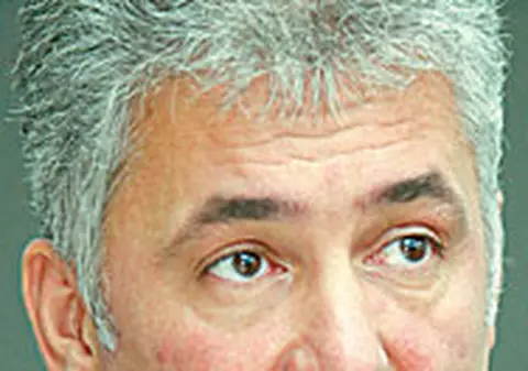 Ministrul Videanu ne anunţă că economia îşi revine
