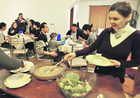 Schimbă nevestele între ei în numele lui Dumnezeu