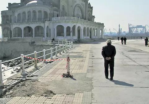 Cazinoul din Constanţa, la un pas de prăbuşire