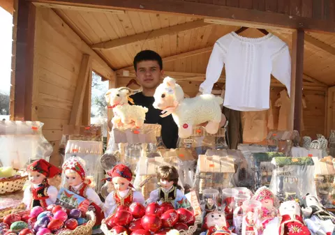 În parcurile bucureştene s-au deschis târguri de Paşte