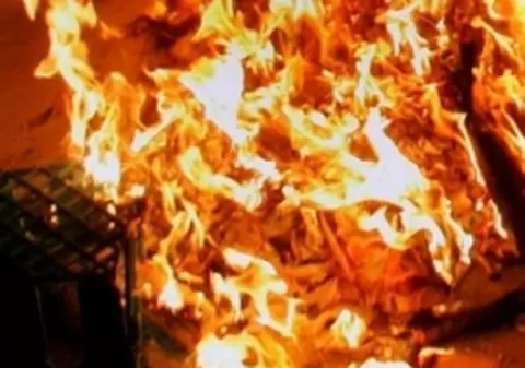 Trei persoane, între care un copil de zece ani, au murit carbonizate