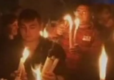 Mii de credincioşi au luat lumină de la Biserica Sfântului Mormânt / video