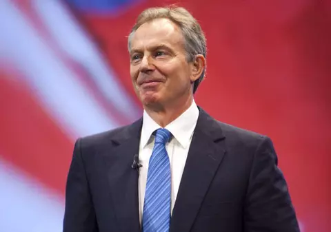 Pompieri în alertă, din cauză că Tony Blair îşi prăjea pâinea