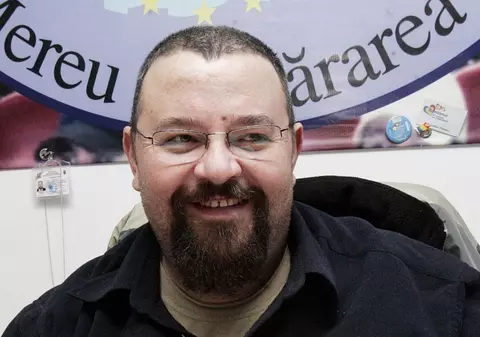 Piedone dă 500.000 de euro pe "Corabia piraţilor" şi un castel medieval