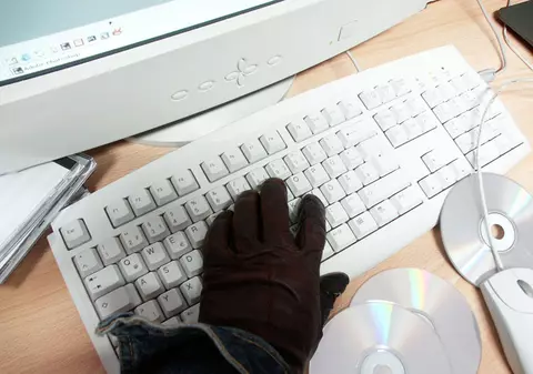 Hackerii români, lideri în topul infracţiunilor comise în Italia de străini