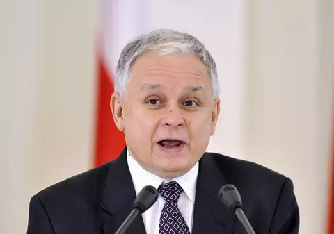 Avionul în care se afla preşedintele Poloniei s-a prăbuşit