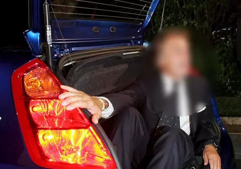 Voia să treacă graniţa, cu fiul ei de 22 de ani în portbagaj