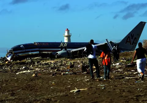 Un avion indonezian a ratat aterizarea, 20 de oameni au fost răniţi