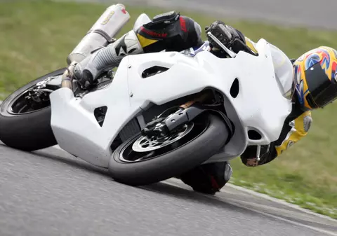 Urmărire ca-n filme! Motociclist, prins cu 215 km/h
