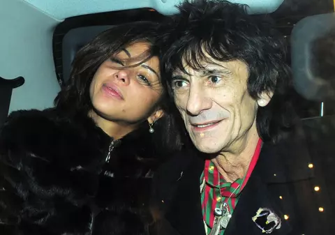 Iubita lui Ronnie Wood, internată de urgenţă după o ceartă cu acesta 