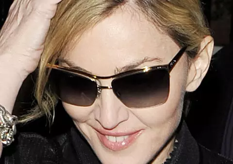 Madonna şi-a pus apă sfinţită în centrala termică