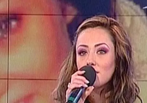 Nidia Moculescu: ”Mama locuieşte cu iubitul ei la noi în casă şi eu dorm într-o cămară”