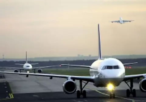 Traficul aerian va fi reluat în întreaga ţară în această noapte