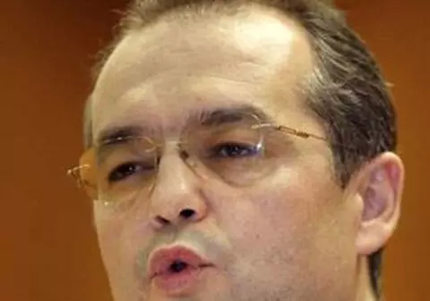 Boc: "Tancurile nu sunt afectate de nisip. La avioane de ce se opresc motoarele?"