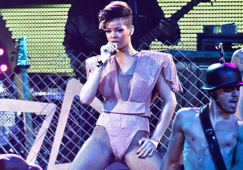 Rihanna, de urgenţă la spital din motive misterioase