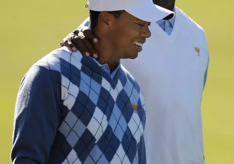 Tiger Woods nu stă singur după ce soţia a plecat în Suedia