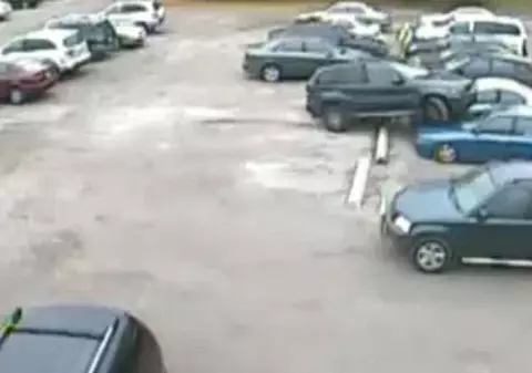 Video / Amendată cu 500 $ pentru cea mai proastă parcare din lume!