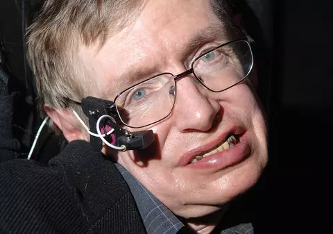 Stephen Hawking avertizează oamenii să evite contactul cu extratereştrii 