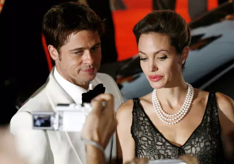 Angelina l-a cerut în căsătorie pe Brad