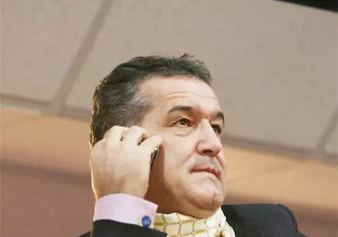 Dinu: "Gigişor e un rebut genetic" / Gigi: "Dinu cerşeşte bani"