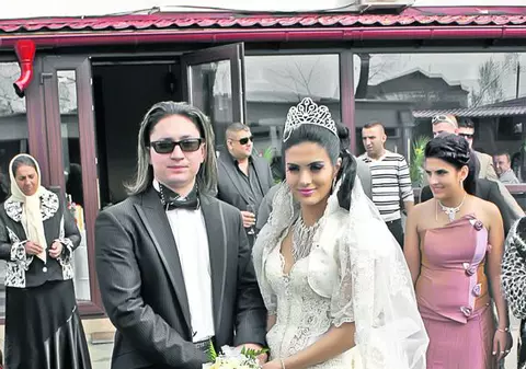 Chef cu fiţe la ţigani: cu elicopterul la nuntă