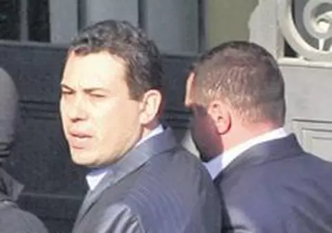 Dat în gât de soţul amantei?