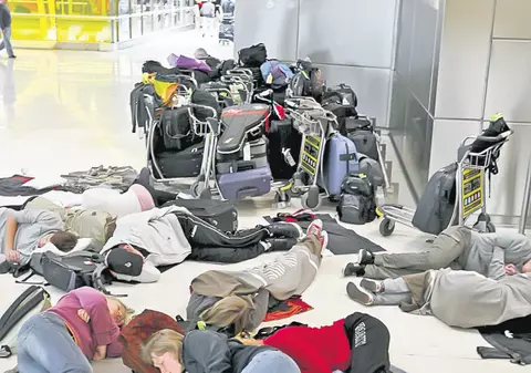 Au dormit în aeroport degeaba?