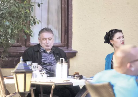Gura mare, Mădăline! Zi: Aaaa