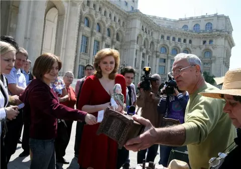 25.000 de români au vizitat Casa Poporului de 1 şi 2 Mai
